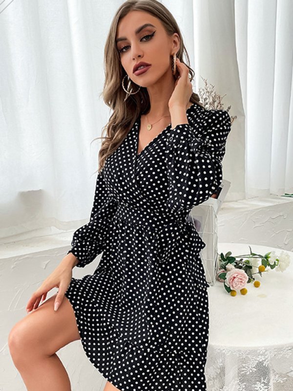 Fashion women’s long -sleeved bottoming wild dress