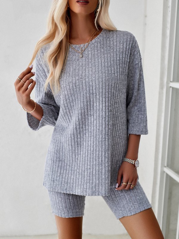 Women’s new style elegant, fashionable and casual round neck and mid-sleeve suit